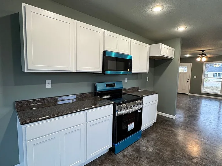 526 Maple St — Photo 11