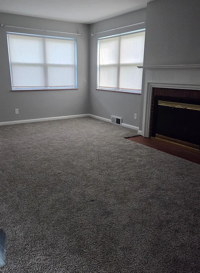 2 bed, 1000 sqft, $1,175 — Photo 2