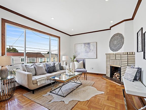2nd image of 212 Beverly St