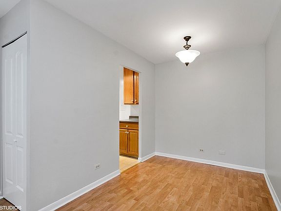 5th image of 3620 N Pine Grove Ave APT 416