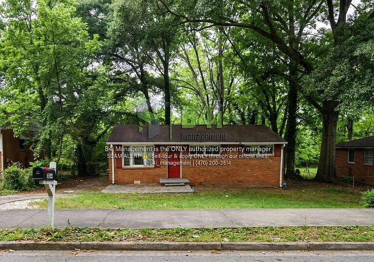 324 Macedonia Rd SE — Photo 2
