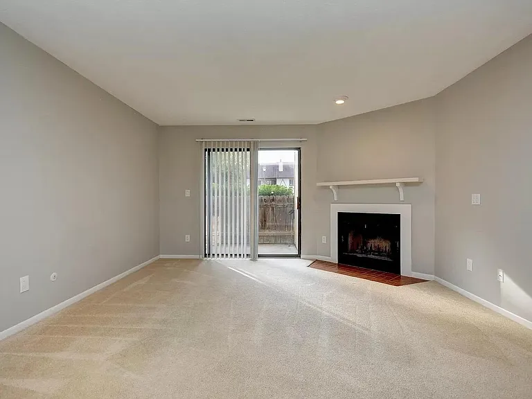 2245 Hedgerow Rd #D — Photo 10