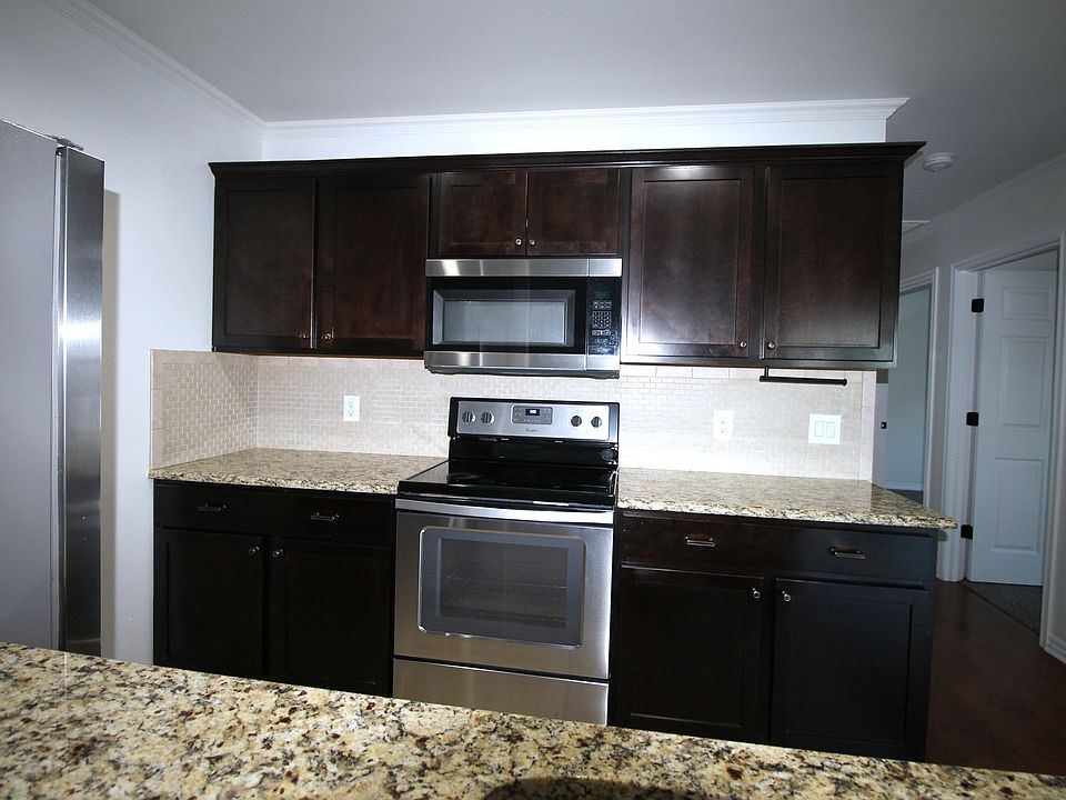 1st image of 937 Robineta Ln