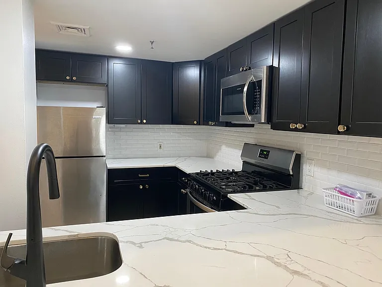 1024 Clinton St #103 — Photo 7