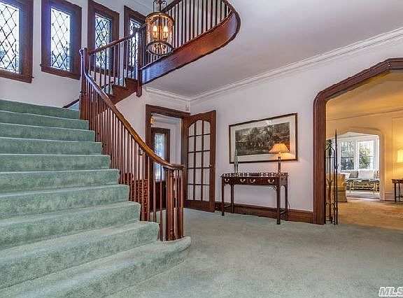 2nd image of 160 Oxford Blvd