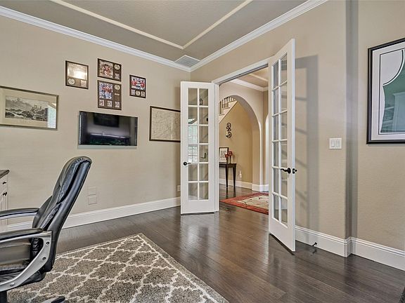 5th image of 109 Chaparral Bend Dr