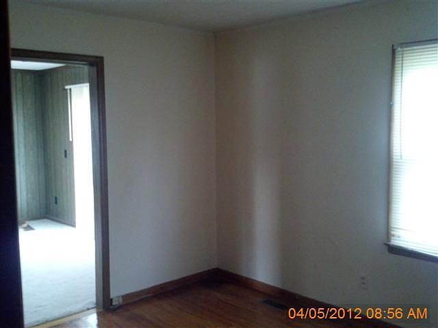 2nd image of 2439 Greenway St