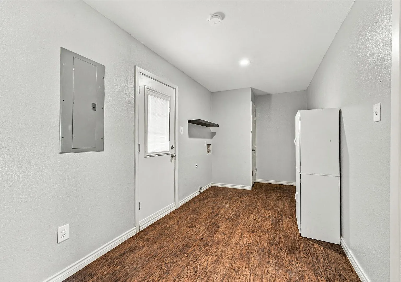 208 N Hickory St — Photo 3