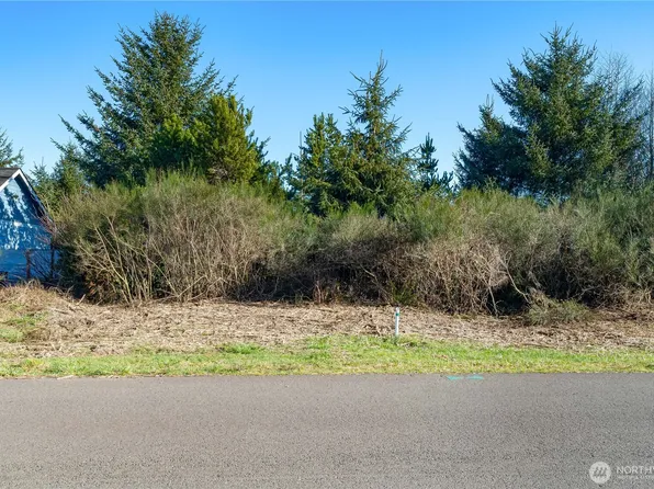 940 Wawona Avenue SE, Ocean Shores, WA 98569