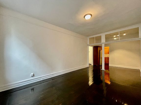 4th image of 208 E 31st St #3R
