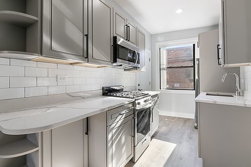 2nd image of 7622 N Eastlake Ter APT 1C