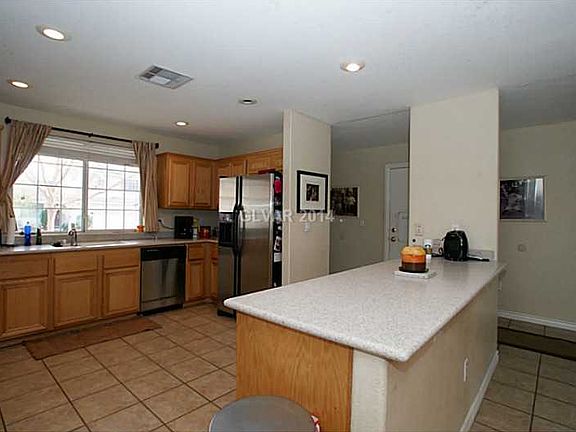 4th image of 7713 Brilliant Forest St
