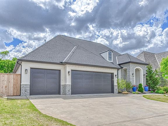 2nd image of 4604 Las Colinas Ln