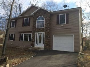 3349 Woodland Dr, Tobyhanna, PA