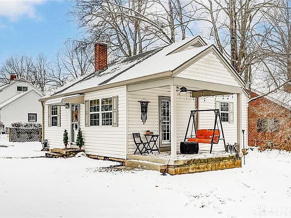 2nd image of 10201 Woodlawn Ave
