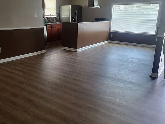 Open floor plan from living to kitchen/dining area