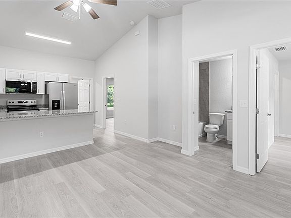 3rd image of 607 SE 4th Dr #B