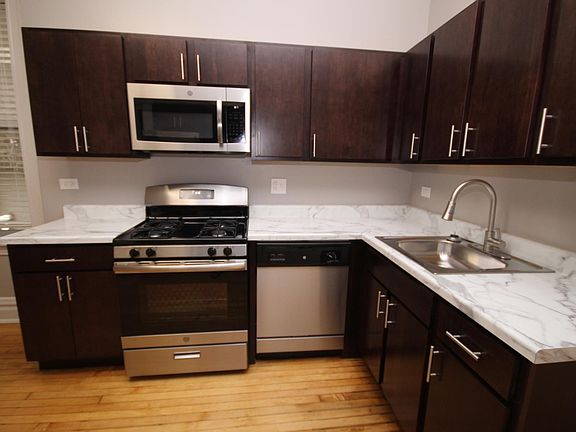 3rd image of 1841 N Hermitage Ave Unit 1F