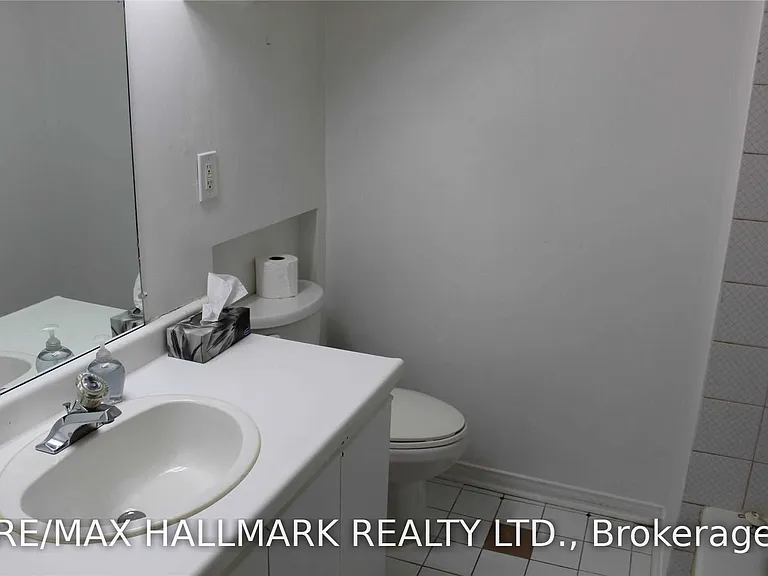 48 Strathcona Ave #BASEMENT — Photo 12