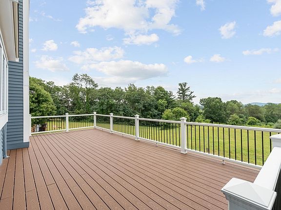 5th image of 370 Sunnyhill Rd
