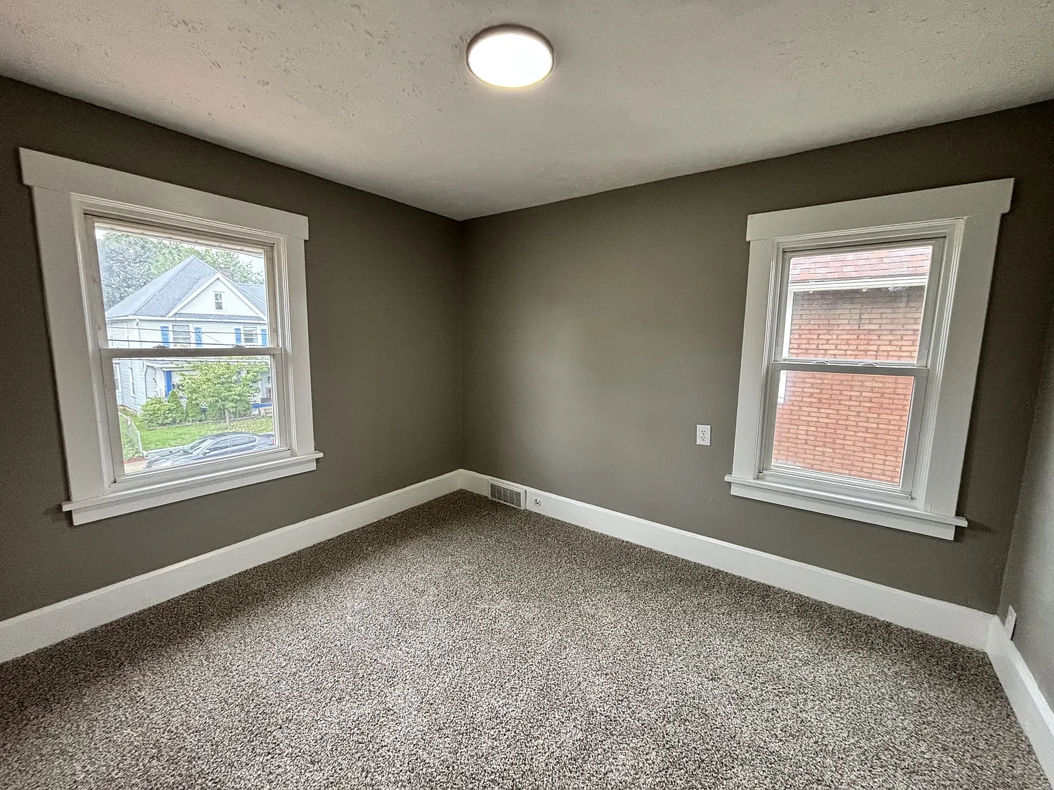 330 Columbus Ave NW - 1 — Photo 4