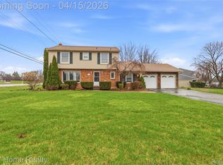 25982 Kilreigh Dr, Farmington Hills, MI