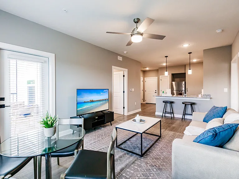 Vantage Apartments — Photo 62