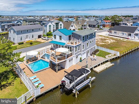 4th image of 28 Oyster Bay Dr