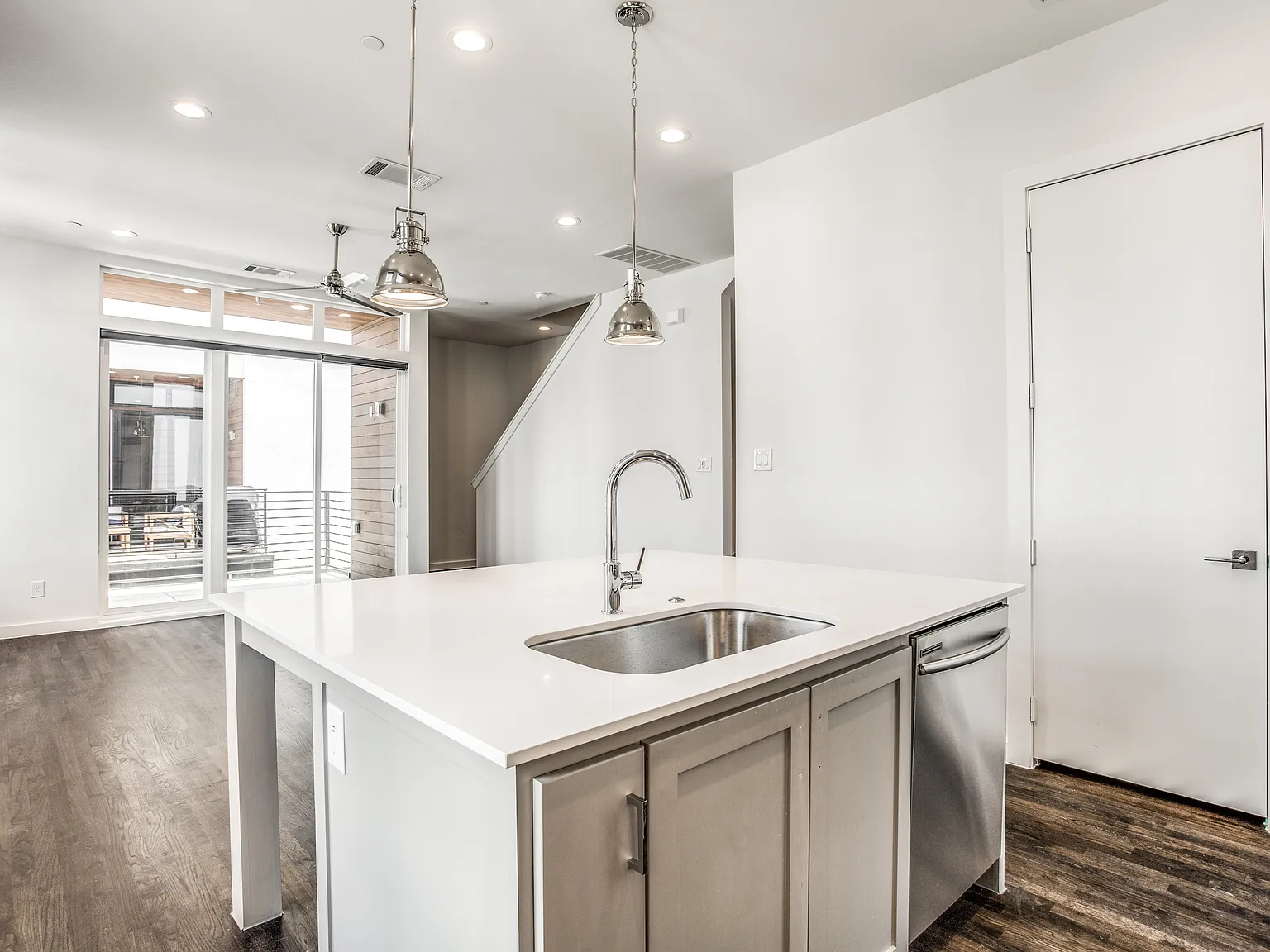 2 bed, 2.5 bath, 1500 sqft, $3,400 — Photo 4