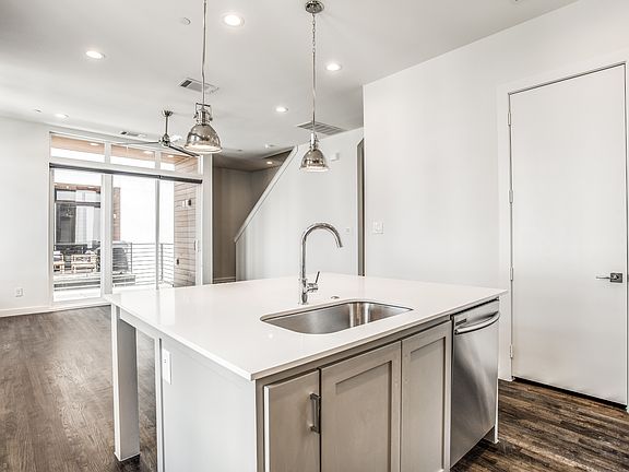 4th image of 2190 Bennett Ave #302