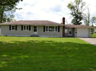 15 W Crest Dr, Rochester, NY 14606