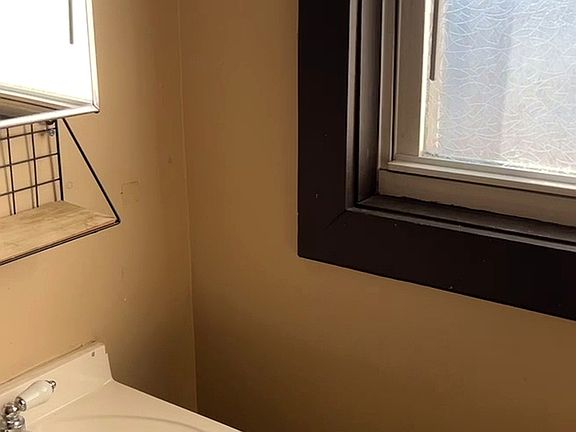 5th image of 481 Durfee St #3