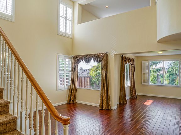 Formal living/dining 