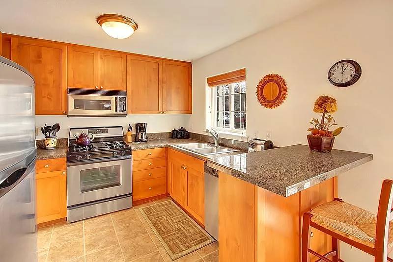 422 W Village Ln — Photo 1