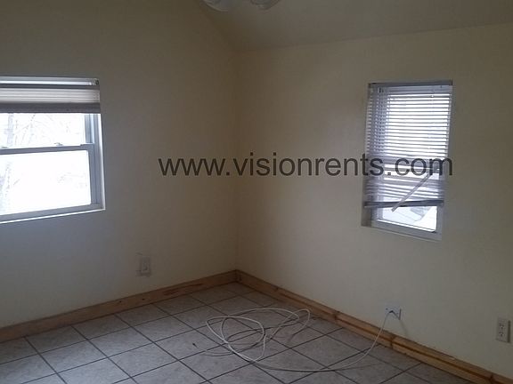 4th image of 607 N Broadway St #2