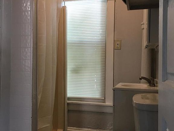 3rd image of 812 1st St NW #1