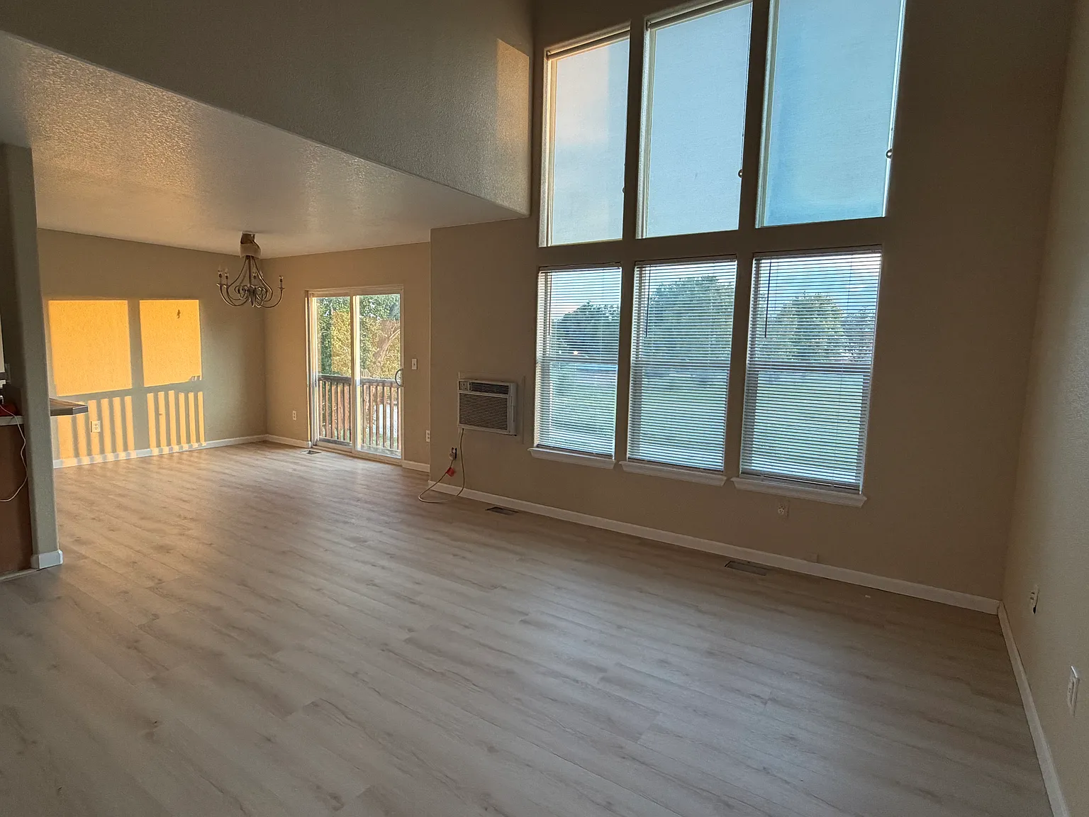 3 bed, 3.5 bath, 2239 sqft, $2,595 — Photo 2