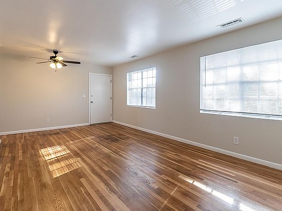 3 Bedroom Living Room Dining Room Large 15 x 20 room