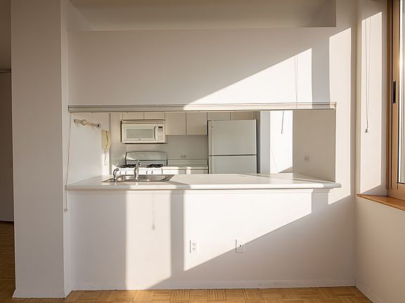 5th image of 250 S End Ave APT 15F