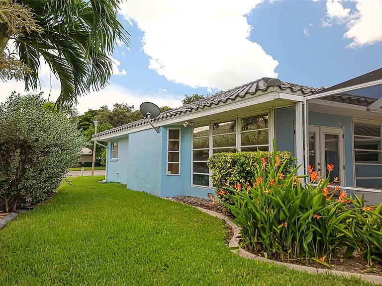 1690 Waxwing Ct — Photo 35