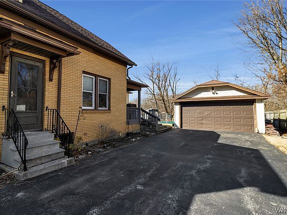 2nd image of 500 Rowley Rd