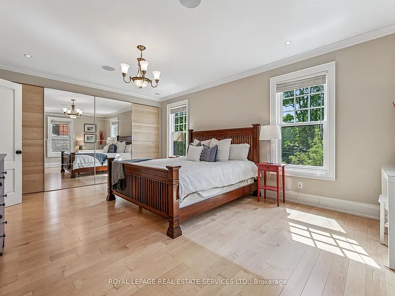 335 Lakeshore Rd W — Photo 25
