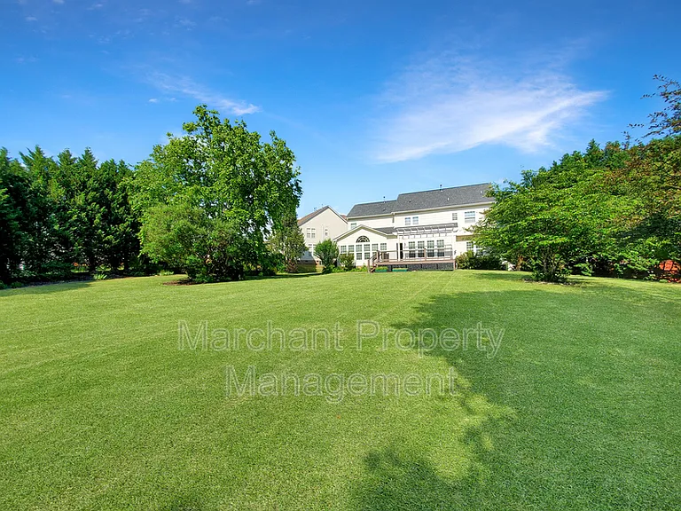15 Silverthorn Ct — Photo 54
