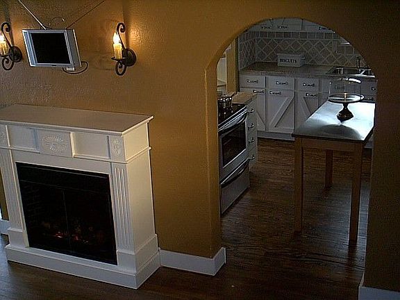 View into Kitchen from Livingroom