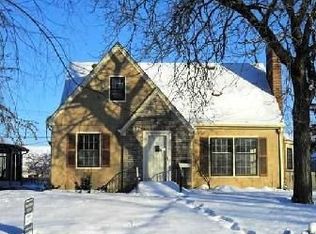 921 Hawthorne Ave E, Saint Paul, MN 55106