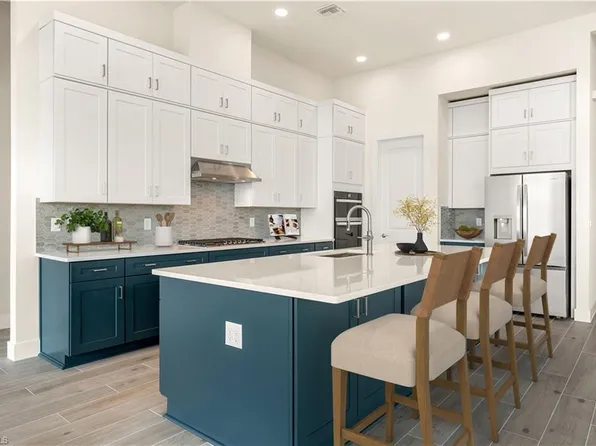 8717 Driftwood DR, NAPLES, FL 34114