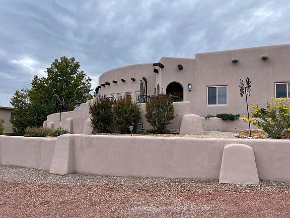 3rd image of 1324 N Loma Del Cielo NW