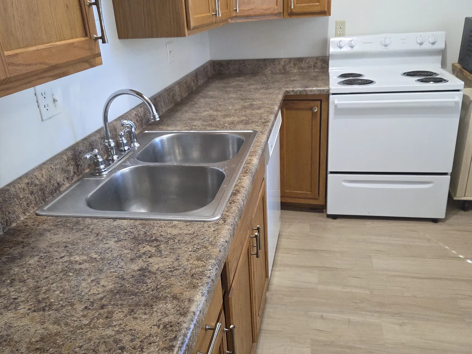2 bed, 950 sqft, $1,250 — Photo 4