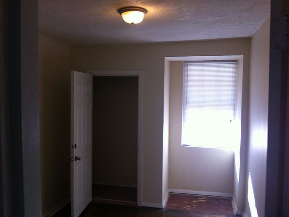 5th image of 825 N Temple Ave