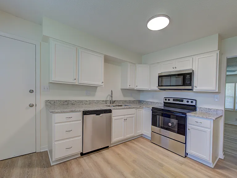 9000 Bayless Rd — Photo 2